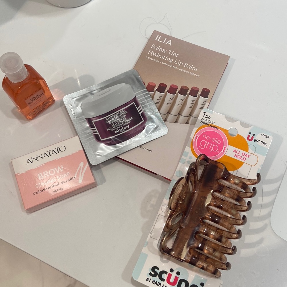 Random new never used goodies: brow soap, jaw clip